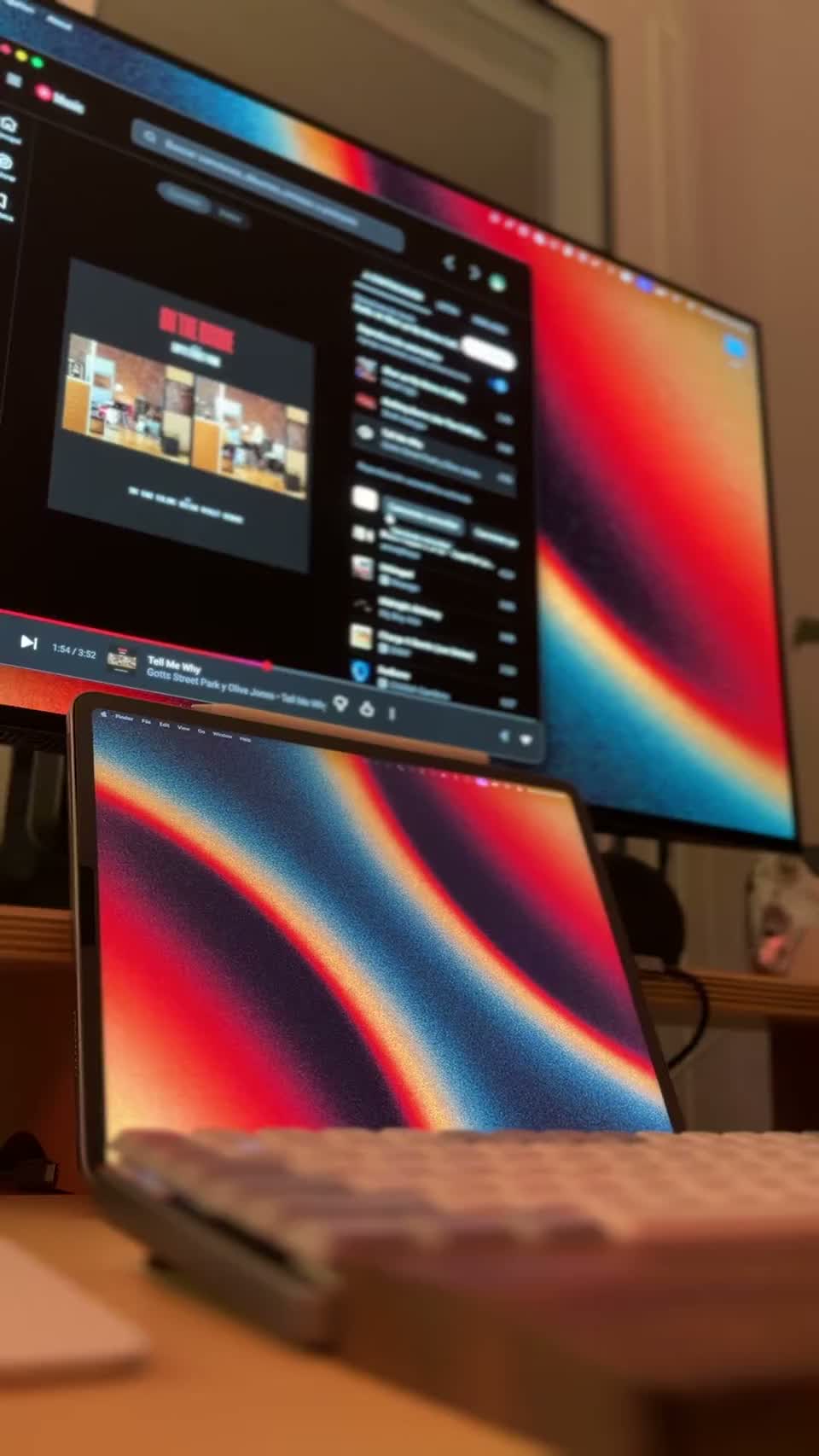 A closer look at the screens